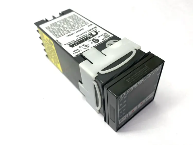 Used OMEGA Autotune Temperature Controller 1/16 DIN 100-240VAC Temperature Controls Michigan US | Maverick Industrial Sales #1393172