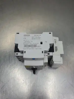USED Siemens 3RV1021-4BA10 Circuit Breaker w/3RV1921-1M Trip Module