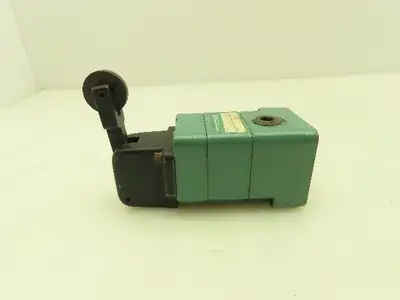 Aro 5232-05-3 Pneumatic Air Limit Switch Valve 3 Way Roller Arm 3/8" NPT