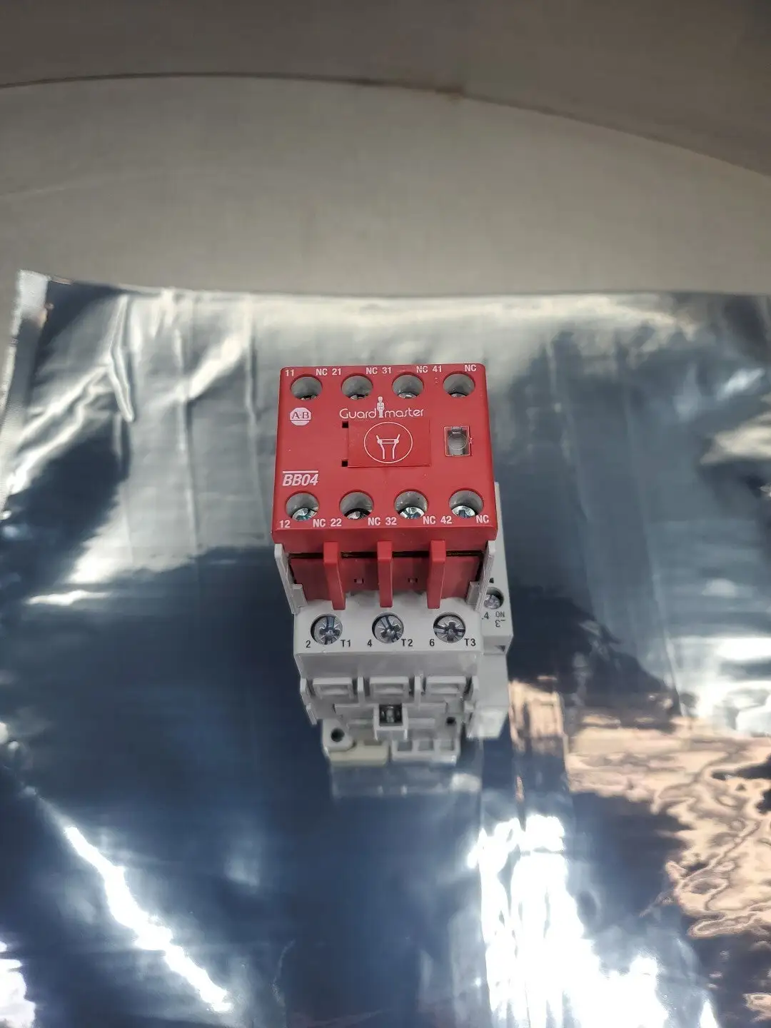 Allen Bradley 100S-C30EJ14BC GuardMaster Ser. C Safety Contactor. 4A-32