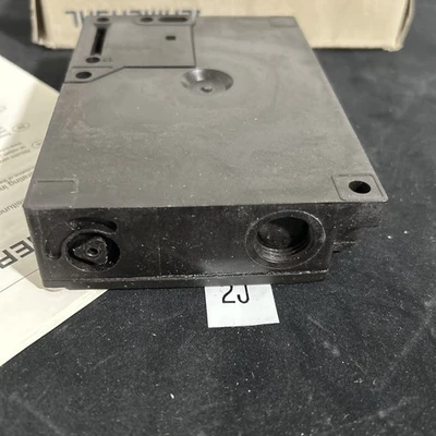 NEW Schmersal AZM 161SK-12/12RK-110/230-2111-1/2566