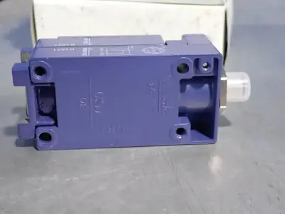 USED TELEMECANIQUE ZCKJ11DSAH