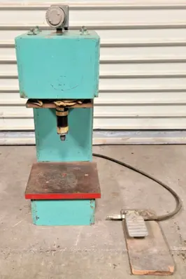 IPM International Products Pneumatic Press 522 Precision