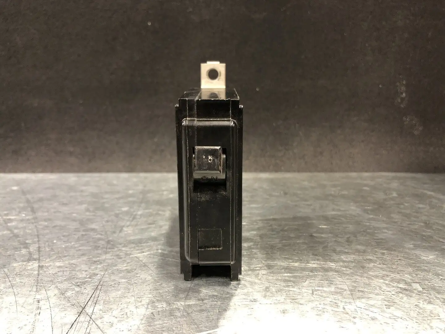15 Amp, 1 Pole, 350 volts Circuit Breaker