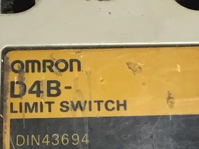 USED OMRON D4B-2111