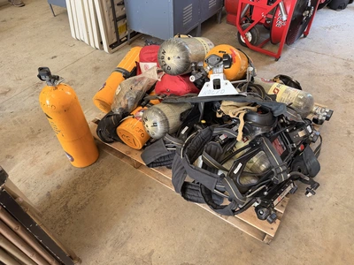 Used PALLET OF SCOTT AIR PAKS AND HARNESSES _UNKNOWN_ Respirators / Ventilators Michigan US | Miedema Asset Management Group #1395962