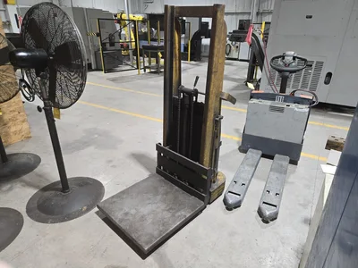 Electric Lift Cart (Needs Battery)