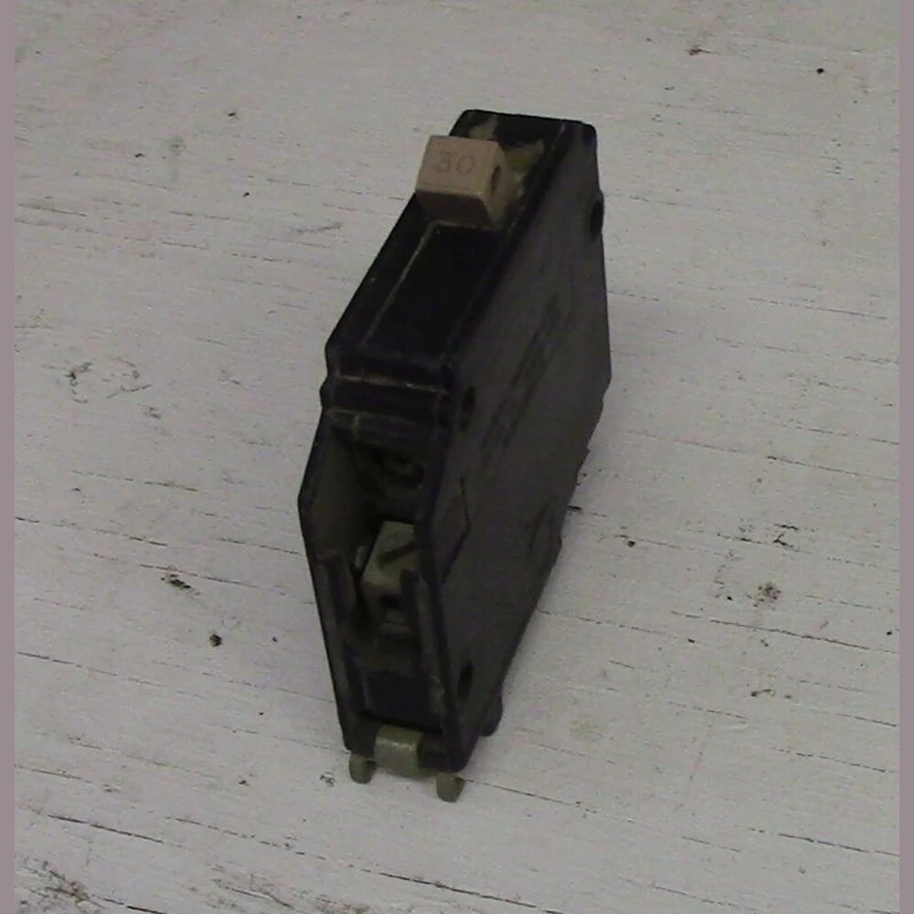 Cutler Hammer 1 Pole 30 Amp Type CH Push-in Breaker