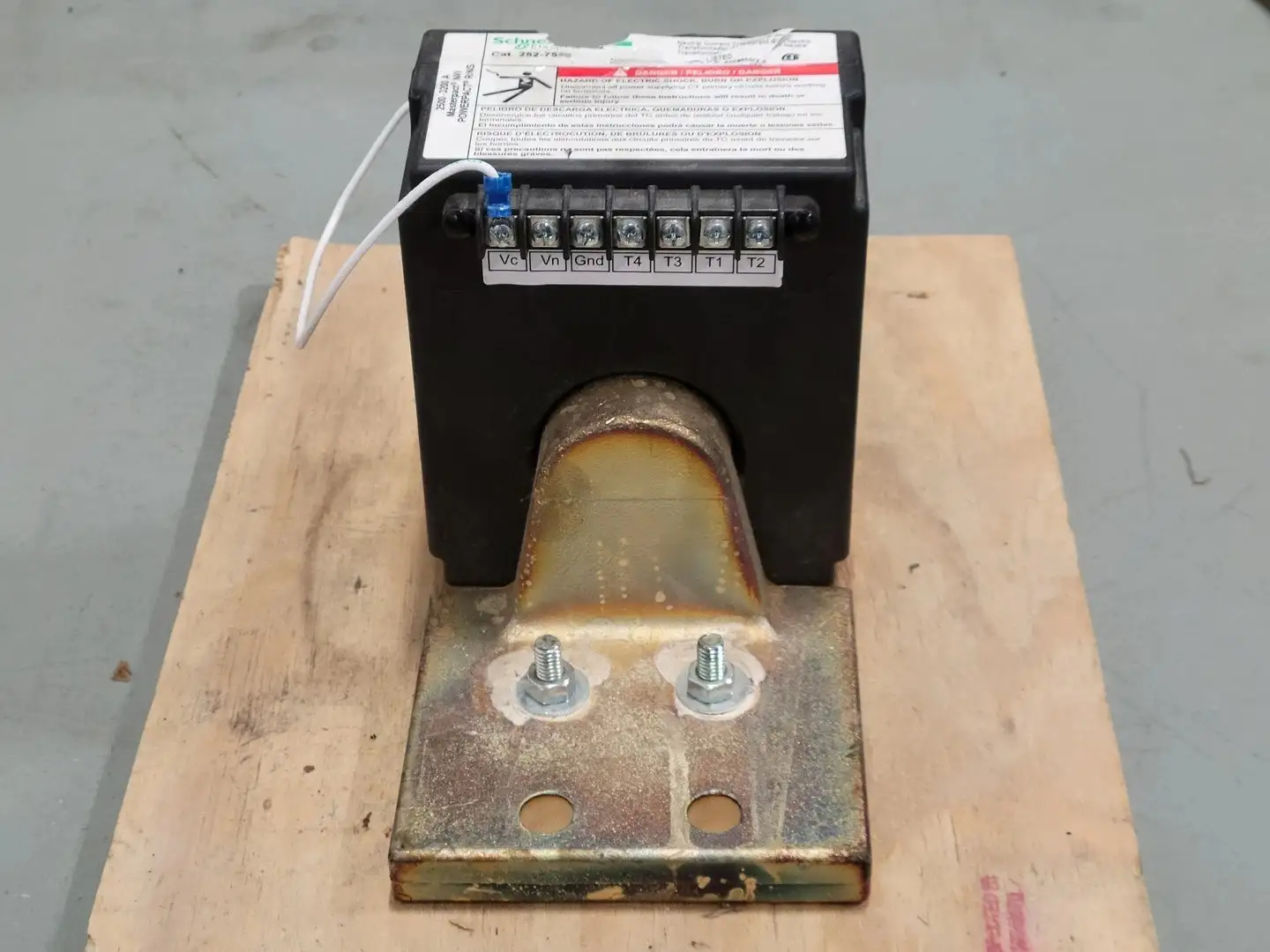USED SCHNEIDER ELECTRIC 252-7563
