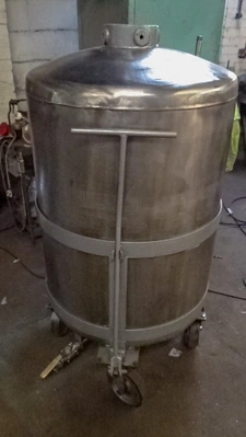 400L S/S Enclosed Tank On Castors