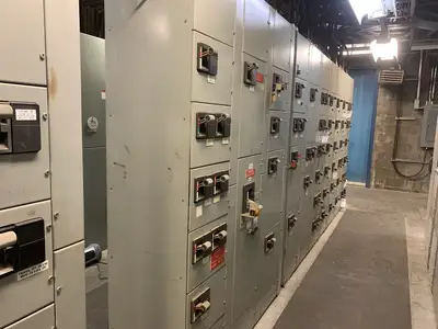Five Star Double-Sided Motor Control Center (MCC), 600V Max., 1000A, 24 Buckets