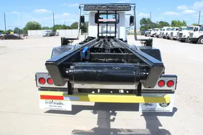 New | in-Stock 2027 MACK MD7 Rolloff Trucks Texas US | Roll Off Truck World #1491924