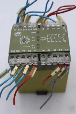 PILZ SAFETY RELAY 474790 PNOZ V 30S 24 V DC  PNOZV30S24VDC STOCK K-3831