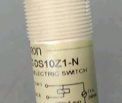 Omron E3F2-DS10Z1-N Photoelectric Switch Loc5E7/2