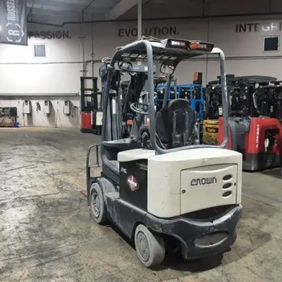 USED 2019 CROWN FC5215-50