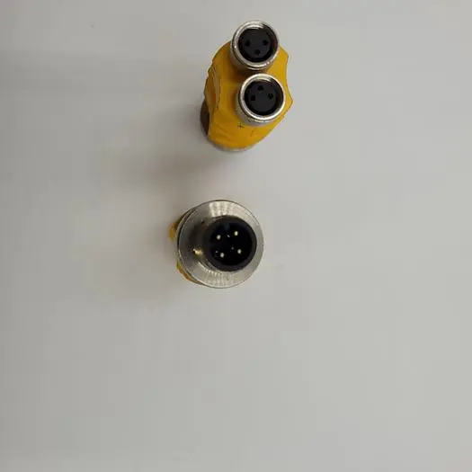 Used BANNER BANNER MICRO (MALE 4 PRONG) TO MINI (FEMALE 3 PRONG) SPLITTER Cable & Wire | ND Industrial Surplus #1222145