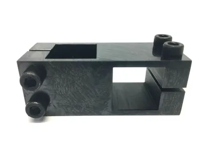 USED MISUMI SQUARE STRUT CLAMP 25MM DIAMETER