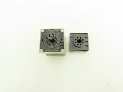 Omron H3CR-A8E Solid-State Timer Relay Socket 100-240V 1.2 Sec-300 Hours
