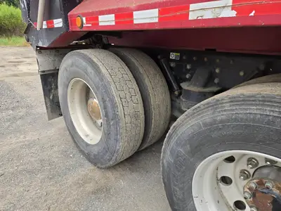 USED 2013 PETERBILT 365