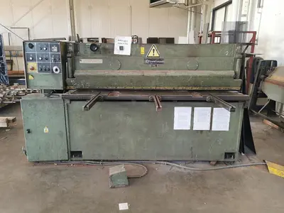 Used 1995 LIPTOVSKÉ STROJÁRNE NTC 2000/4 Power Squaring Shears (Inch) CZ | Amaron s.r.o. #1056840
