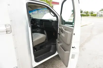 Used 2017 GMC SAVANA G3500 Box trucks Florida US | Truck and Van Outlet #1541709