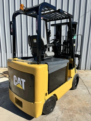 USED 2010 MITSUBISHI FBC30N