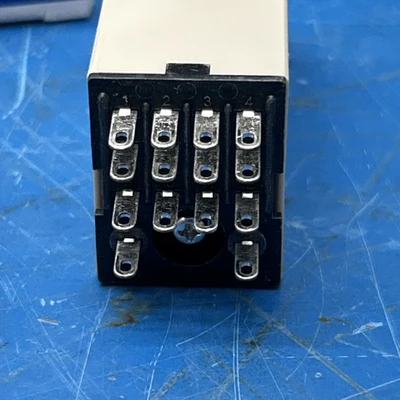 NEW Omron Omron H3Y-4