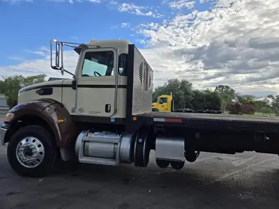 USED 2017 PETERBILT 348