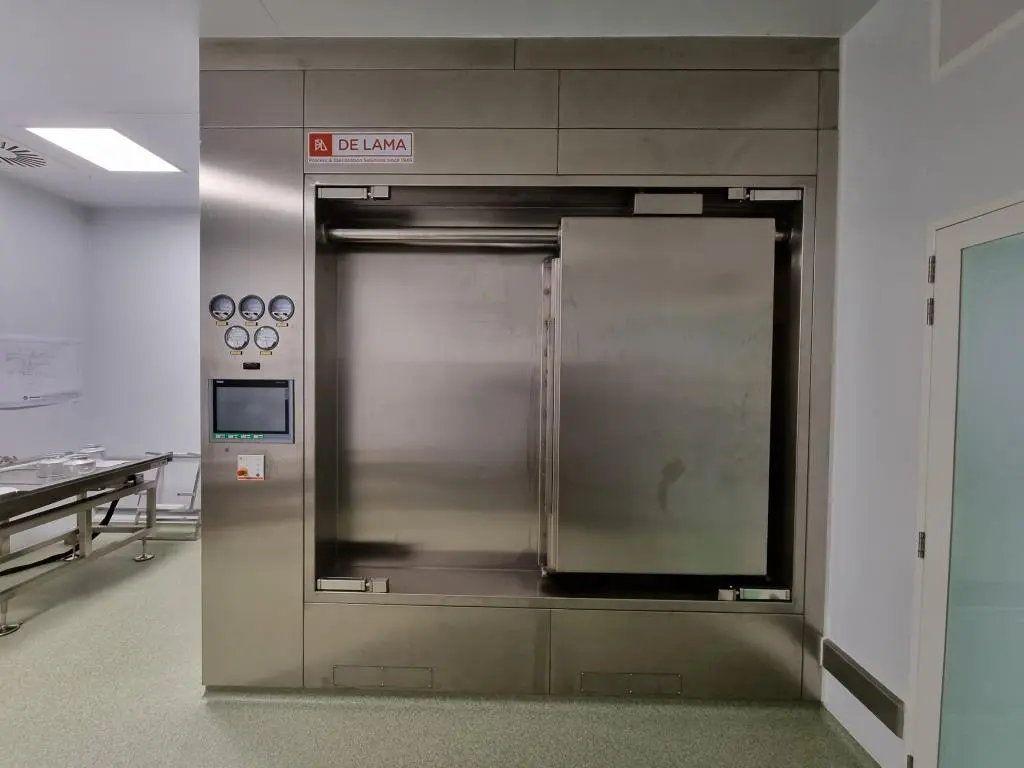 Unused De Lema Type DLST/L Dry Heat Steriliser/Depyrogenation Unit with Hosokawa Isolator