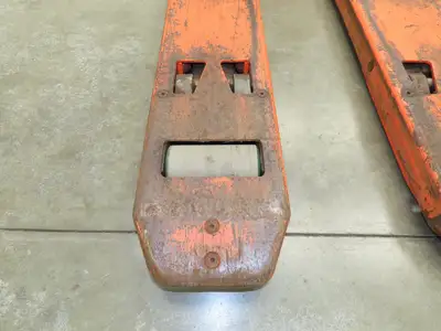 Toyota 8HBW30 Electric Walkie Pallet Jack 6000 lb 61" Forks 8.5" Lift 24V 814H