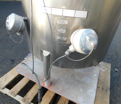 USED TWO COMPARTMENT TANK 60 GALLON