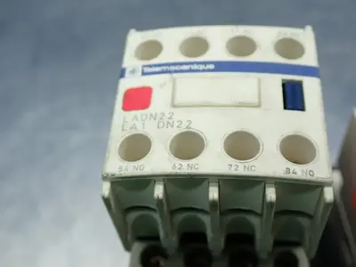Used SCHNEIDER ELECTRIC LADN22 Contact Blocks Ohio US | HGR 24 #869697