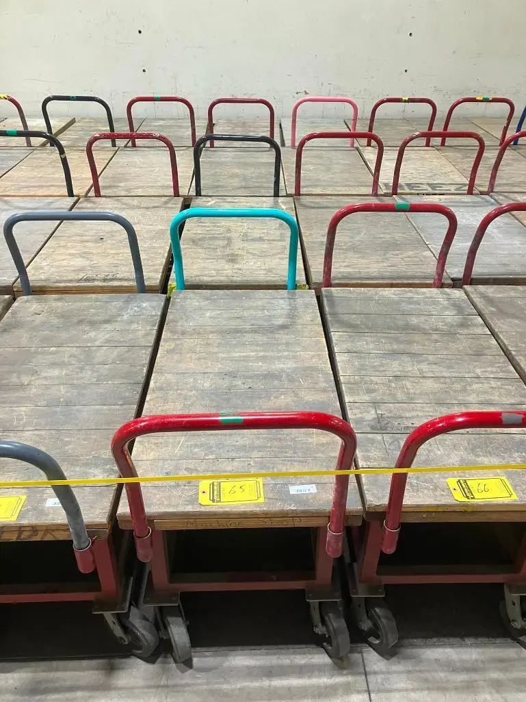 Used _UNKNOWN_ _UNKNOWN_ Maintenance Carts Minnesota US | Myron Bowling Auctioneers Inc #1541986