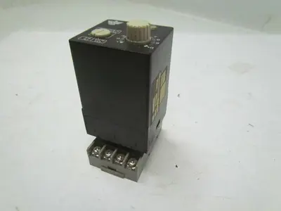 Eagle Signal CR301A6 110V 60H programablerelay w/ base