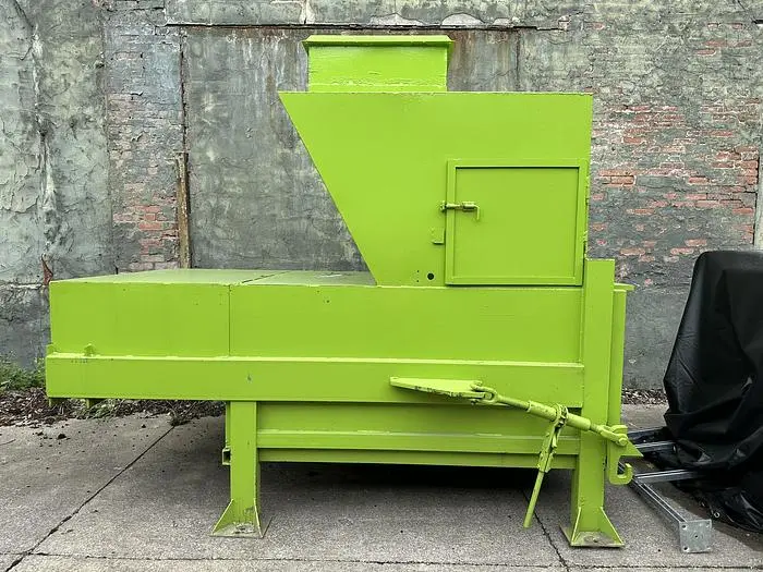 Used ACCURATE 2 YARD STATIONARY COMPACTOR Trash Compactors Ohio US | Black River Trading #1060220