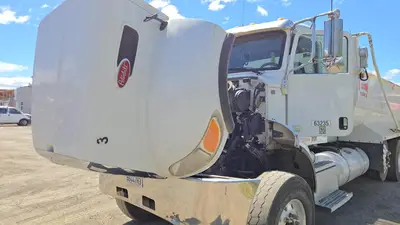 USED 2018 PETERBILT 348