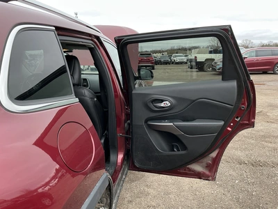 USED 2019 JEEP CHEROKEE