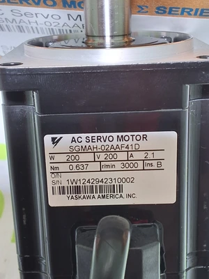 YASKAWA SGMAH-02AAF41D AC SERVO MOTOR 200W 200V 2.1A