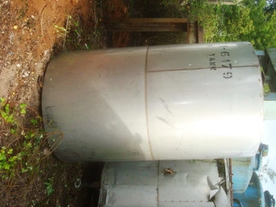 4200 L S/S Vertical Enclosed Tank