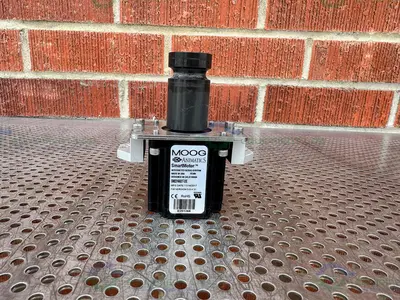 USED MOOG SM23165DT-DE INTEGRATED SERVO SMART MOTOR WITH/ CABLES
