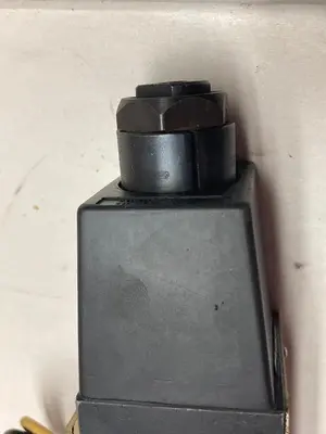 Used PARKER DIBW2C-Y21-JL Solenoid Valves Ohio US | Surplus Asset Holdings #1246738