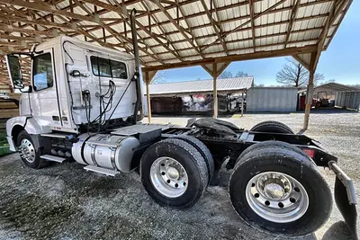 Used 2015 VOLVO VNL Conventional trucks North Carolina US | Proxy Equipment #1385412