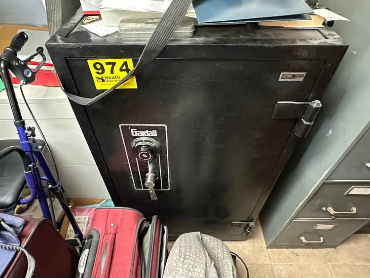 Used _UNKNOWN_ GARDALL STEEL SAFE 26 IN X 28 IN X 45 IN W-COMBO NO CONTENTS Safes Illinois US | Heath Industrial Auction Services #1381244
