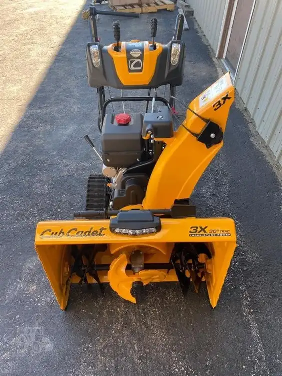 New | in-Stock 2023 CUB CADET 3X 30TRAC Snow Blowers Maine US | Beauregard Equipment #1511204