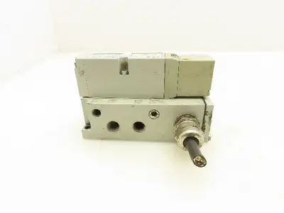 Numatics 122BA4Z2ML00061 Pneumatic Solenoid Valve w/Manifold Base 24VDC