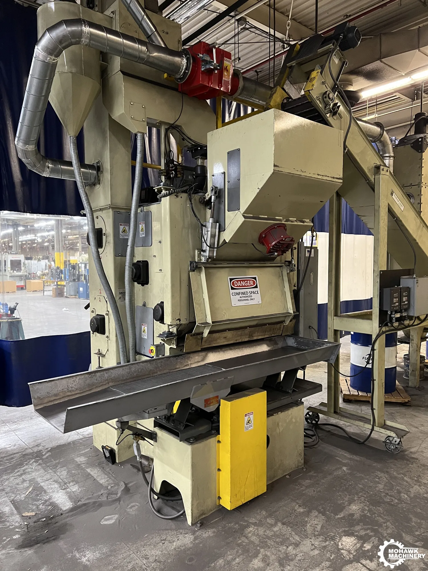 6 CU FT METFIN (METAL FINISH & SUPPLY CO, INC) "SERIES I MODEL 600" BATCH-TYPE SHOT BLAST W/DUST COLLECTOR - SHAKER TABLE - 53” X 48” X48” INSIDE CABINET DIMENSIONS - 46” RUBBER BELT - 15 HP MOTOR