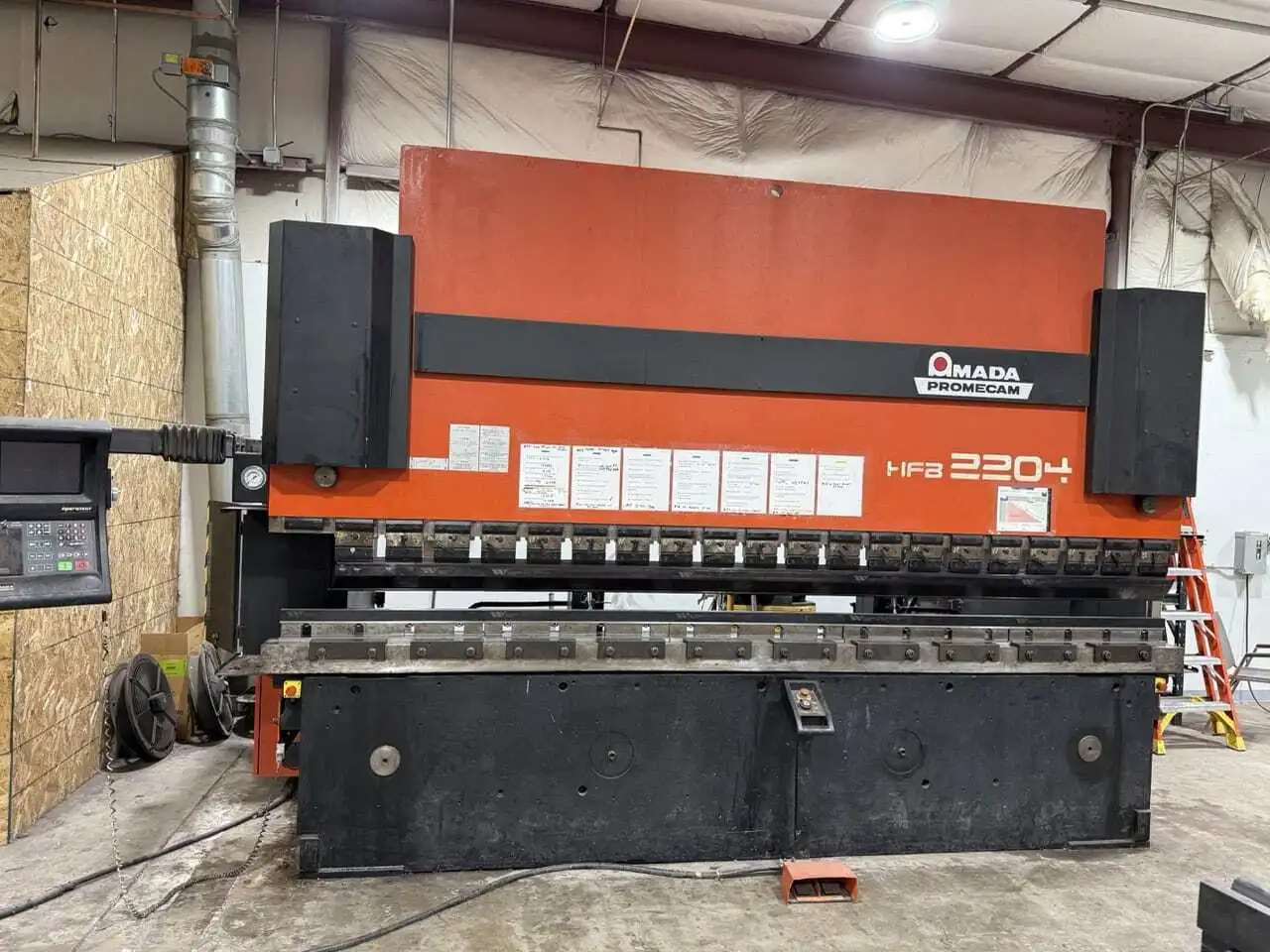 242 Ton X 13′ Amada HFB 2204 CNC Press Brake, 1999 – 8 Axis, Tooling Included
