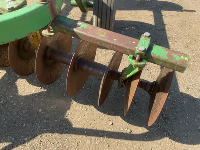 Used John Deere 13’6” Disc, Pull Behind with Pin Hitch, Hydraulic Lift/Lower, 9.5L-15 and 11L-14 Tir...