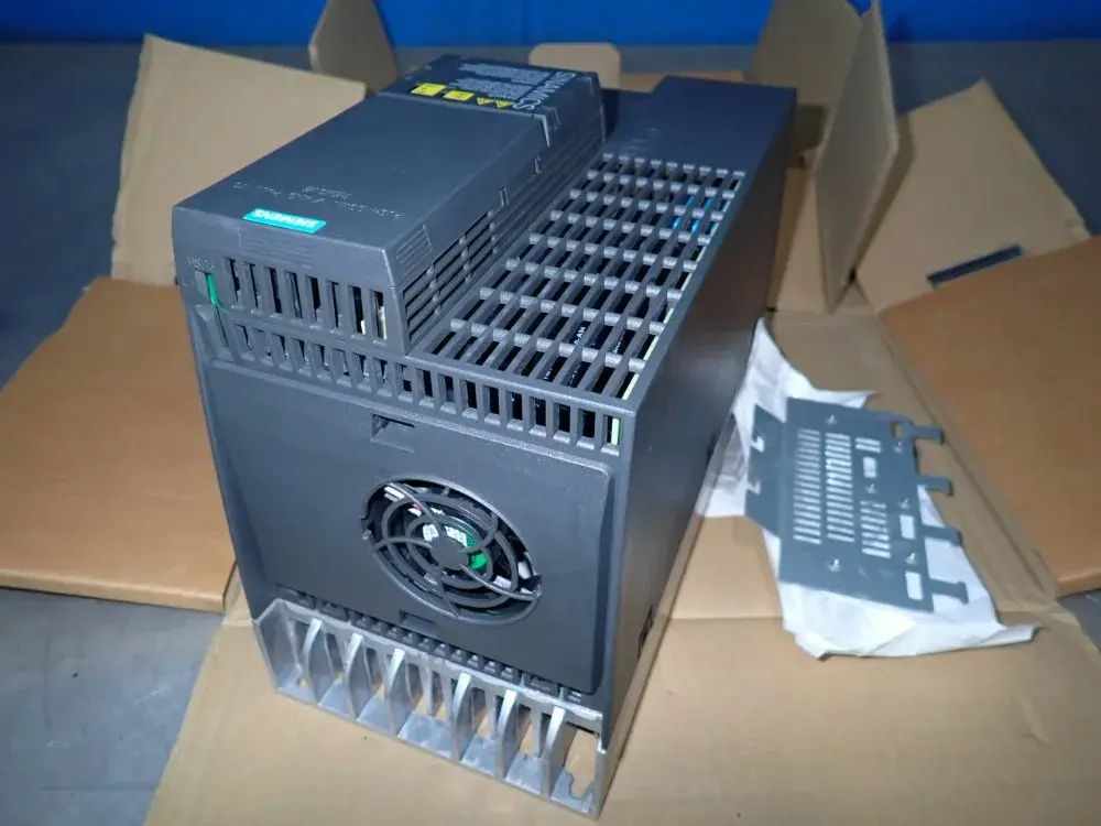NEW SIEMENS 6SL32101KE226UF1