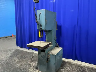 Used STARTRITE V500F Vertical Band Saws Ohio US | HGR 24 #1460099